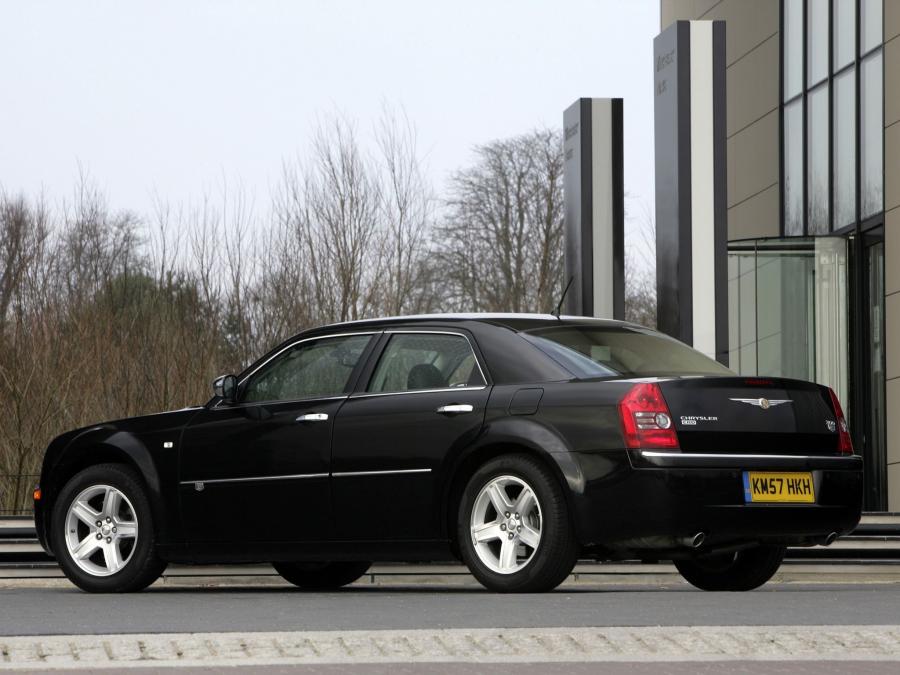  Chrysler 300C 2007 года  (UK) (фото 18 из 24)